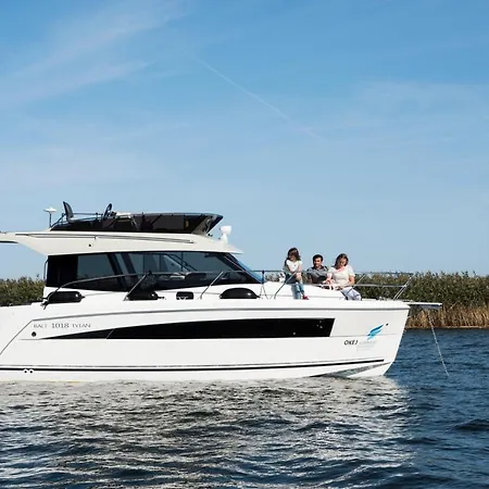 Botel Jacht Motorowy Balt Tytan 1018 Fly *